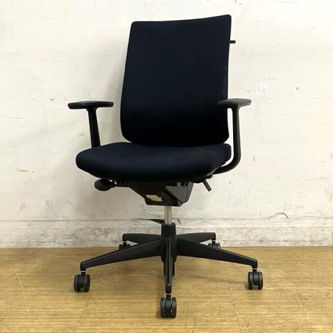 コクヨ　ウィザード2　人気のブラック×ブラックシェル　T型肘（固定肘）　ハイバックモデル　コートハンガー付き　デスクワークのおともにぜひ