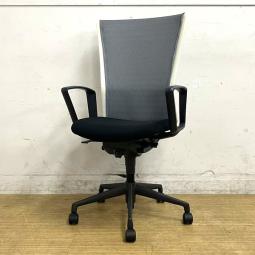 内田洋行　アクトディア　肘付きチェア　リング型の固定肘　ホワイト樹脂メッシュにクロスカバー付き　背：グレー　座：ブラック