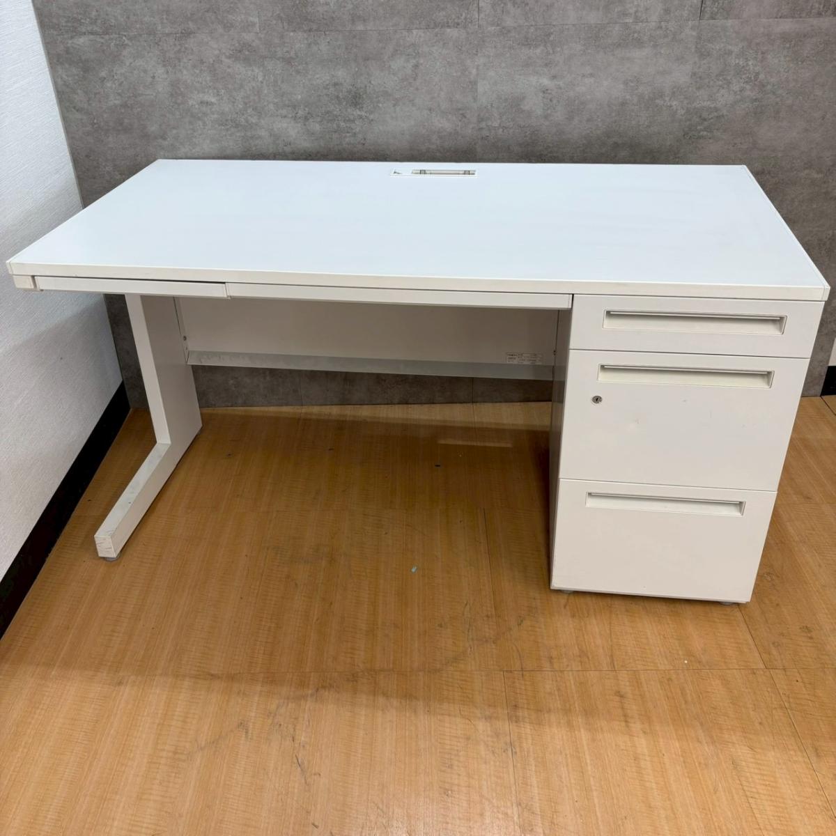 内田洋行製のオフィスデスク(片袖机)【スカエナシリーズ/ホワイト色】が入荷しました！ ＊良品を格安で！「オフィスバスターズ福岡南店」は、福岡を拠点として、全国へ中古オフィス用品・オフィス家具を提供しております
                        スカエナ
                                    中古
            