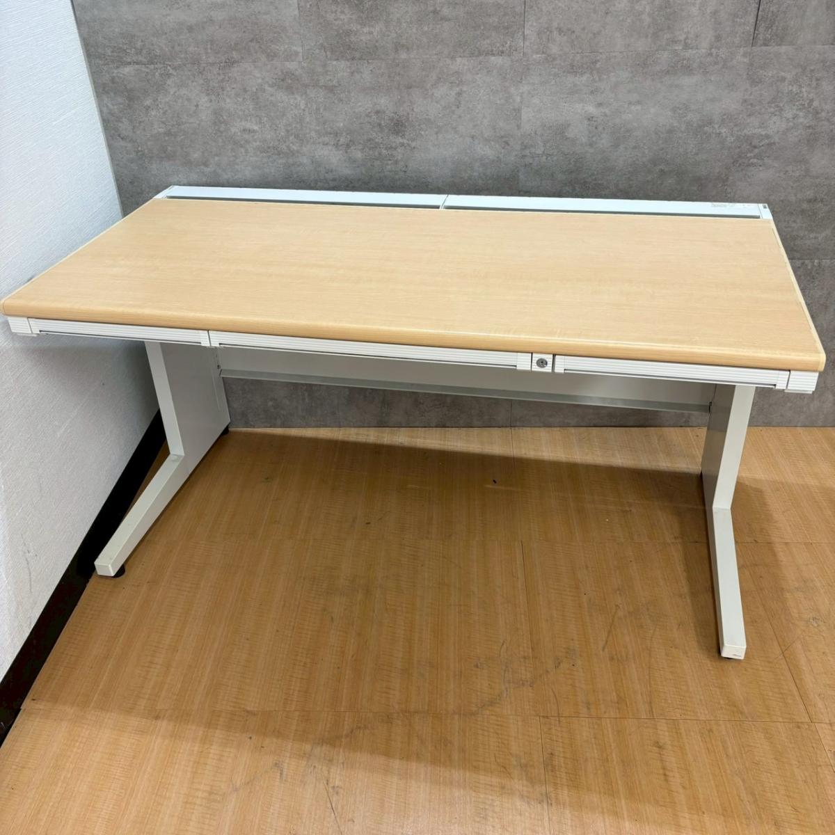 プラス製の平机が入荷しました！　＊良品を格安で！「オフィスバスターズ福岡南店」は、福岡を拠点として、全国へ中古オフィス用品・オフィス家具を提供しております
                        その他シリーズ
                                    中古
            