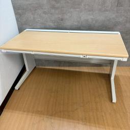 プラス製の平机が入荷しました！　＊良品を格安で！「オフィスバスターズ福岡南店」は、福岡を拠点として、全国へ中古オフィス用品・オフィス家具を提供しております