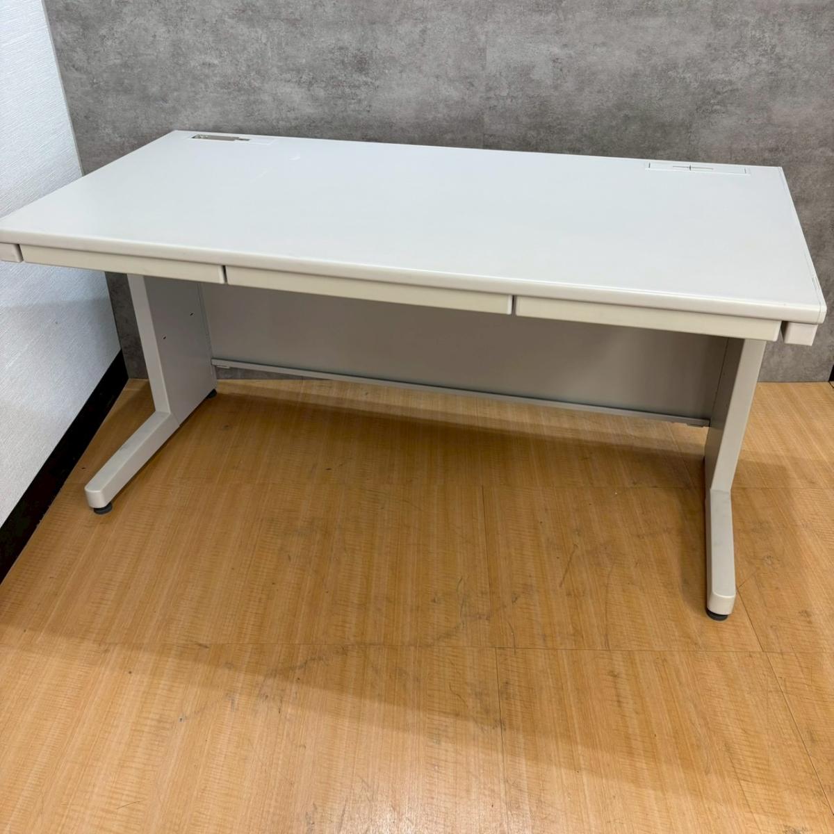 コクヨ製の平机(事務机)【BSシリーズ/グレー色】が入荷しました！　＊良品を格安で！「オフィスバスターズ福岡南店」は、福岡を拠点として、全国へ中古オフィス用品・オフィス家具を提供しております
                        旧BSシリーズ
                                    中古
            