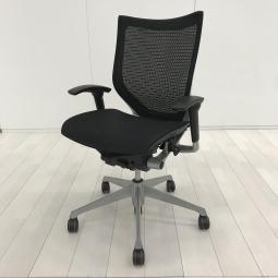 【人間工学に基づいた快適設計で身体にやさしくフィット！】■オカムラ(okamura)製　バロン(Baron)チェア　肘付ローバック　背・座面メッシュ　■可動肘/ソフトパッド　■ブラック　【ベストなポジションが得られる先進設計！】