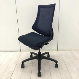 【在庫入替セール品！（本在庫限定価格）】【姿勢の変化にフレキシブルに対応する高機能メッシュチェア！】■イトーキ(ITOKI)製　エフ(F)チェア　肘無　ハイバック　■背面メッシュ　■ネイビーブルー×ブラックシェル　【弊社使用欄：A01044998】【HU】