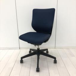 【在庫入替セール品！（本在庫限定価格）】【姿勢の変化をサポート！操作レスで体格にマッチする定番チェア】■イトーキ(ITOKI)製　エピオス(Epios)チェア　肘無　ハイバック　クロスバックタイプ　■ネイビーブルー×ブラックシェル　※背面スレ有　【弊社使用欄：A01045002】【HU】