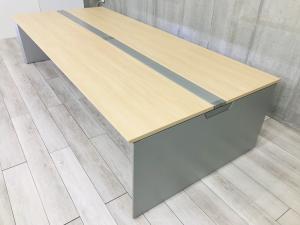 オカムラ製・『フリーウェイ』入荷!!【W3200】タイプ！4人使用で、一人使用サイズがw1600で使用でき広々お使い頂けます。解放感とコミュニケーションをアップさせてくれるデザイン！4人一組でチーム席としてのご使用がオススメ！！また、グッドデザイン賞受賞！カジュアルなお色味です！弊社使用欄【MK37】【脚シルバー】【FSW】