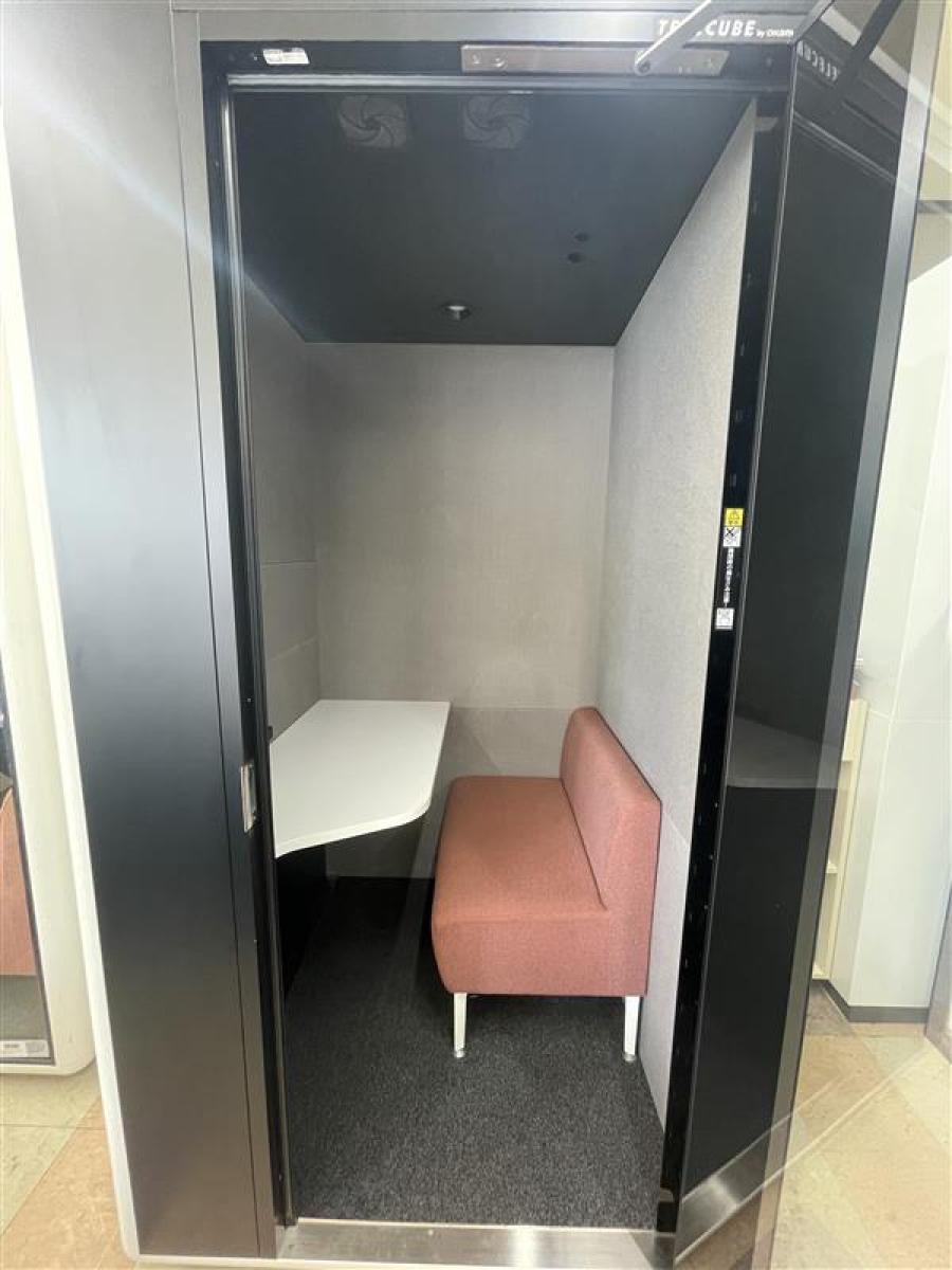 okamura オカムラ、センターピース/ 東京23区全域送料無料 オカムラ OKAMURA ポータム，可動肘，背クッション