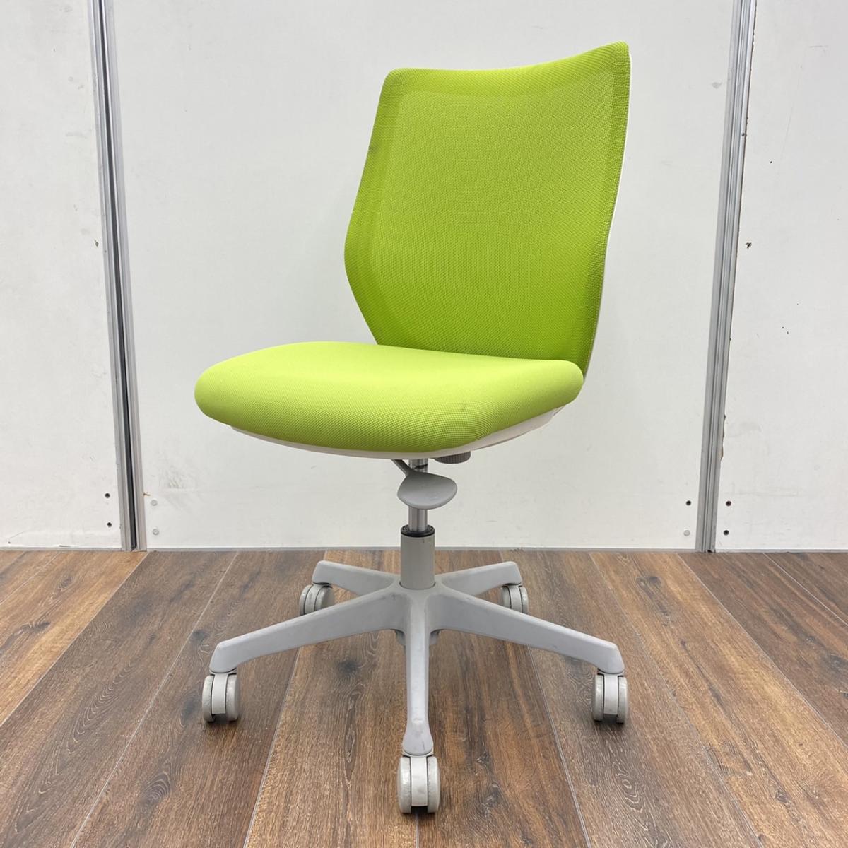 【やわらかな座り心地を実現するメッシュチェア！】■オカムラ　シージーエムチェア　ライムグリーン　ホワイトフレーム　■腰への負担を減らすS字形状！【Okamura　CG-Mチェア】
                        CG-M メッシュ
                                    中古
            