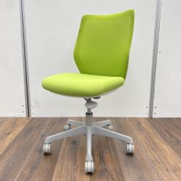 【やわらかな座り心地を実現するメッシュチェア！】■オカムラ　シージーエムチェア　ライムグリーン　ホワイトフレーム　■腰への負担を減らすS字形状！【Okamura　CG-Mチェア】