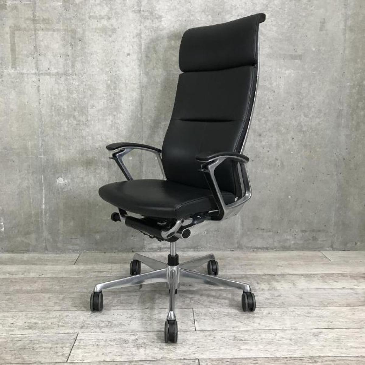【定価約20万円以上】【オカムラの最高峰チェア！手元で上下昇降、リクライニング調整ができるスマートオペレーション！】■オカムラ（okamura）製　デュークチェア　肘付エクストラハイバック　■レザー張地（革）　■サークル肘　■ヘッドレスト・ランバー付　■ブラック
                        デューク（エクストラハイバック）
                                    中古
            