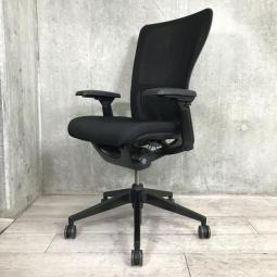 【先行予約品】【関東大量入荷予定】【アメリカ産ならではの広く大きなデザイン！！】【腰部を左右非対称に調整できる！唯一無二のチェア】ヘイワース　HAWORTH　ゾディーチェア　メッシュ　ブラック　可動肘【関東倉庫在庫予定品】【弊社使用欄：5月下旬】