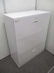 【先行予約品】【関東大量入荷予定】【使いやすい幅900㎜の3段引き出し式書庫！】■井上金庫（イノウエ）　3段ラテラル　ローキャビネット　W900×D450㎜　■シリンダー錠　■ホワイト　■ベース付き【関東倉庫在庫予定品】【弊社使用欄：5月下旬】