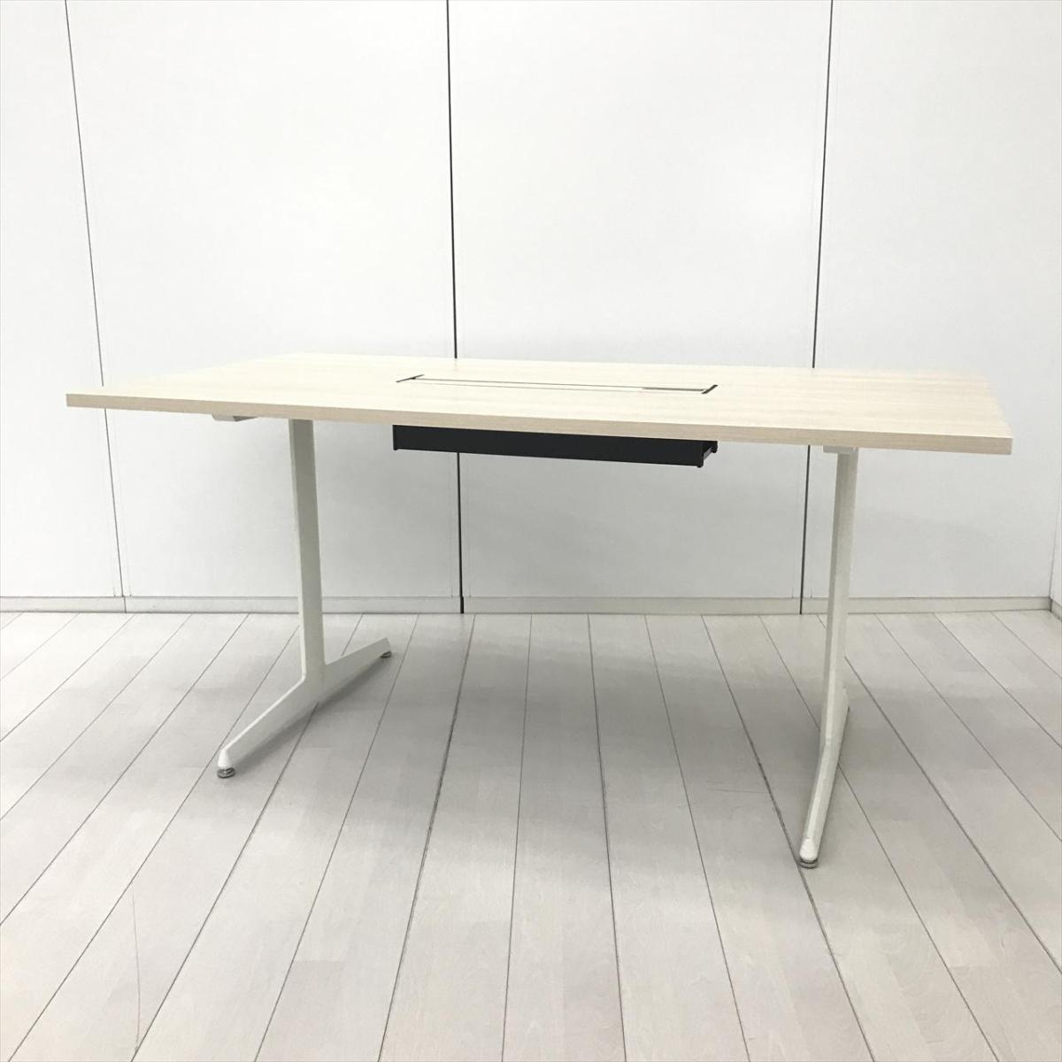 5/1入荷【2人～4人用の会議・打合せ用のテーブルとして最適！】■オカムラ（okamura）製　ミーティングテーブル　W1550×D800㎜　　　　■T字脚　■木目調ナチュラル
                        その他シリーズ
                                    中古
            