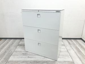 【オフィスの書類をスッキリ整理！　天板付きでカウンターとしてもお使いいただけます！】■オカムラ(okamura)製　レクトライン(Rectline)シリーズ　3段ラテラル　ローキャビネット　■W900×Ｄ450×Ｈ1120mm　■天板付き　■シリンダー錠　■ホワイト