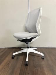 オカムラ　シルフィ　ライトグレー　ホワイトフレーム　オフィスチェアの代表選手！！　#岐阜#愛知#三重#静岡#CS在庫