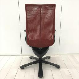 【包み込まれる座り心地ゆりかご！】■オカムラ（okamura）製　レオパード（leopard）チェア　肘付き　ハイバック　背面メッシュ　■背面レッド×ブラックフレーム　※塗装剥がれ