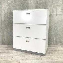 【在庫入替セール】【A4ファイルも沢山収納可能！人気の３段引き出し式キャビネット！】■イトーキ(ITOKI)製　シンライン(THIN LINE)シリーズ　３段ラテラル書庫　ローキャビネット　H1100㎜　■シリンダー錠　■ニューグレー【T4】
