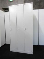 【在庫入替セール】【T4】【状態良好◎】全部屋鍵付｜イトーキ製｜3連ロッカー【ホワイトロッカー】