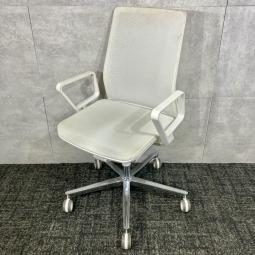 【西】～軽やかに、涼しく、快適に～【コクヨ】【ファブレ】【固定肘】【ホワイト】【メッシュ】【ハイバック】【ゴムキャスター】【チェア】【椅子】【イス】【事務椅子【格安】【安い】【メーカー】【福岡オフィス家具】【福岡中古家具】【中古事務什器】【中古チェア】【中古椅子】