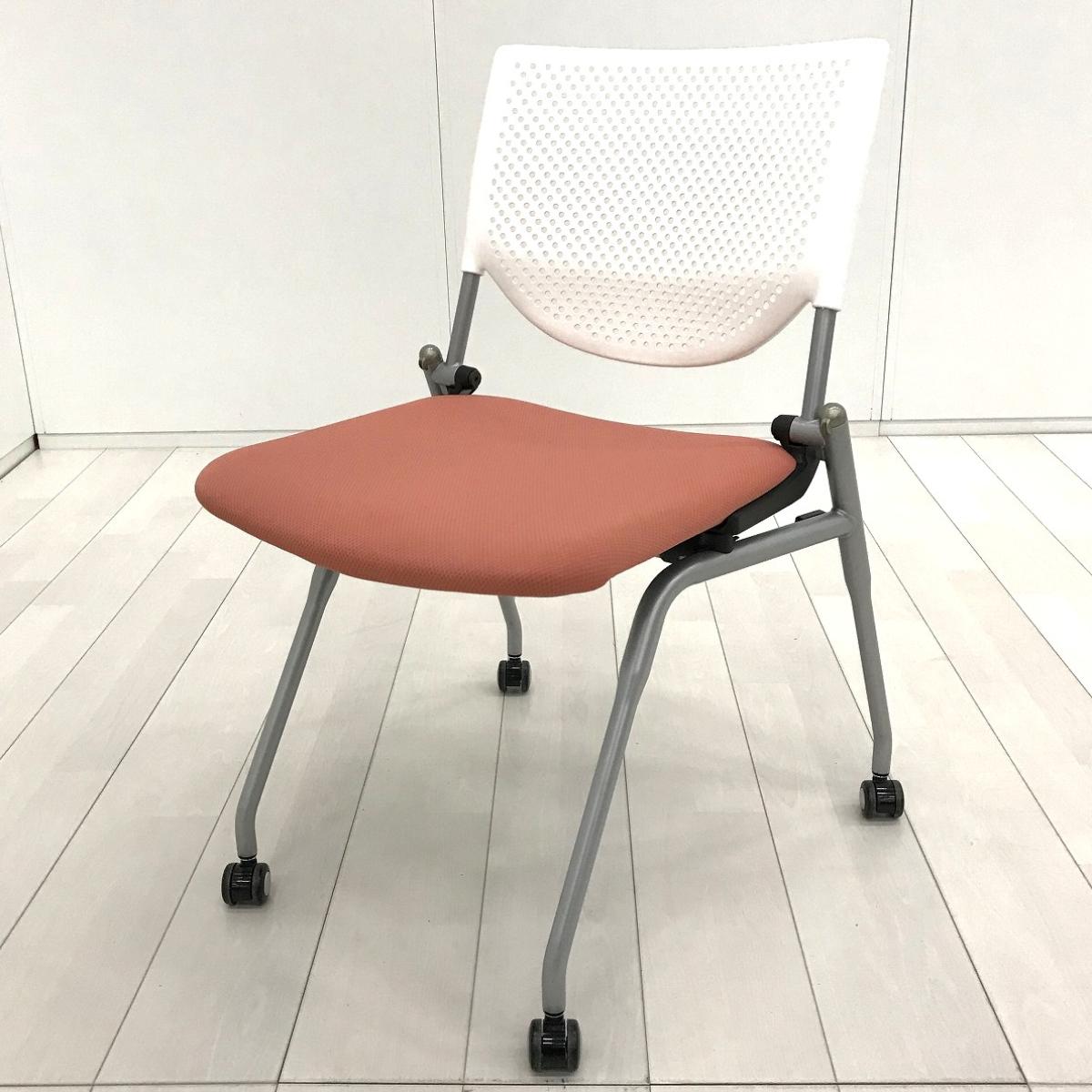 【ポップなデザインでコミュニケーションも活性化！】■オカムラ　プロスタックシリーズ　ネスティングチェア　ピンクとオレンジの中間くらいの色合い　ホワイトシェル　背面樹脂メッシュ　ミーティングチェア【ABW】A01072652
                        プロスタック
                                    中古
            