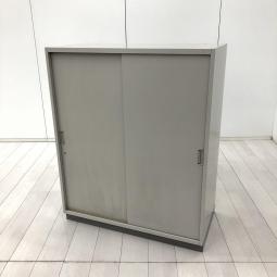 【在庫入替セール品！（本在庫限定価格）】【書類の収納スペースを増やしたい方に！】■イトーキ（ITOKI）製　シンライン（THIN LINE）　引き違い書庫　2枚引き戸タイプ　ローキャビネット　■シリンダー錠　■グレー　【弊社使用欄：A01047127】【HU】