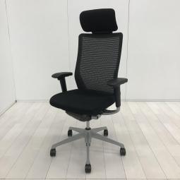 ☆在庫限り！人気のヘッドレスト付！【満足度の高い座り心地！上質なクッション！機能性も充実！】■オカムラ　コーラルチェア　可動肘付　ブラック　背面メッシュ　エクストラハイバック【Okamura　Choral】【ABW】