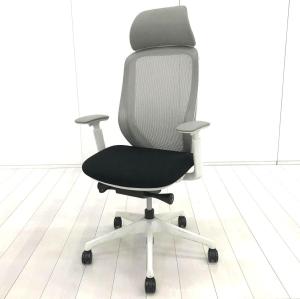 【背のカーブを変えられる！新感覚のオフィスシーティング！】■オカムラ　シルフィーチェア　可動肘付　背グレー/座ブラック　ホワイトシェル　エクストラハイバック仕様　■包み込まれるような快適な座り心地！【Okamrua　Sylphy】
