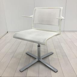 軽やかで美しい、ウィルクハーンの機能美！/オススメ(おすすめ) /人気商品　【弊社使用欄：A01072921】■ウィルクハーン（Wilkhahn）　Aラインシリーズ　ミーティングチェア 　肘付 　■ホワイト　※日焼け有り