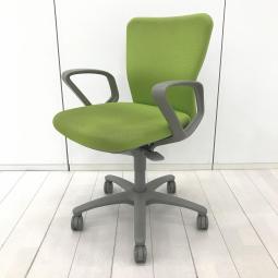 【在庫入替セール品！（本在庫限定価格）】【長年愛されるロングセラー商品！厚めのクッションで疲れにくい！】■オカムラ(okamura)製　カロッツァ(Carrozza)チェア　肘付　ローバック　■サークル肘　■ライトグリーン×グレーシェル　※ほつれ有り　【弊社使用欄：A01050767】【HU】