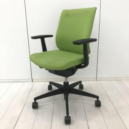 【在庫入替セール品！（本在庫限定価格）】【オフィスの王道！納得の座り心地！魔法のように売れ続けている定番のオフィスチェア！】■コクヨ(KOKUYO)製　ウィザード(wizard)チェア　肘付　ローバック　■固定肘　■イエローグリーン×ブラックシェル　【弊社使用欄：A01052742】【HU】