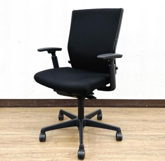 【中古】エスクード  オカムラ（okamura） 肘付ハイバックチェア