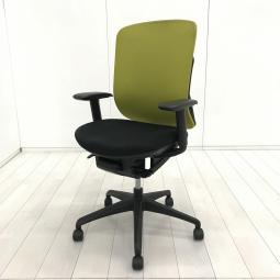 【人間工学に基づいたS字曲線！理想的な座り心地を追求した大人気チェア！】■イナバ(INABA)製　イエラ(Yera)チェア　肘付き　ハイバック　■背クロス　■可動肘　■背面:グリーン/座面:ブラック　【関東倉庫在庫品】【弊社使用欄：A01039007】【HU】