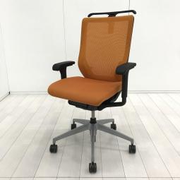 【背面メッシュの人気ミドルクラスチェア！執務室用にも会議室用にもおすすめ！】■イトーキ(ITOKI)製　ミレッザ(mirezza)チェア　肘付きハイバック　背面メッシュ　■可動肘・ハンガー・ランバーサポート付き　■アンバーオレンジ×ブラックシェル　【関東倉庫在庫品】【弊社使用欄：A01040213】【HU】