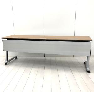 【スタイリッシュで上質な木目デザイン！】■オカムラ製　サイドスタックテーブル　W2100×D600×H720mm　幕板パネル付　配線孔付　ネオウッドミディアム　■使い方自由自在！フレキシブルに活躍！折りたたみテーブル【OKAMURA　INTERACT PRO】