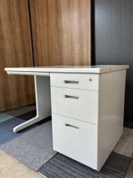 【訳アリ】【省スペースのオフィスに最適！コンパクトサイズの片袖机！】■東洋スチール（TOYOSTEER）製　CSシリーズ　片袖机　　W1000×D700㎜　■シリンダー錠※愛知※名古屋※豊田※三重