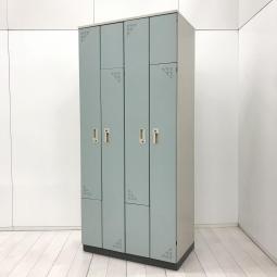 【定価約11万円】【流行りのくすみカラー入荷！常に人気の高い更衣用ロッカー！】■コクヨ(KOKUYO)製　ペアフォートシリーズ　4人用更衣ロッカー　W900×D515㎜　■扉:個別開閉式　■扉：ブルー/側面：グレー　■シリンダー錠【スイミングスクールやプールの更衣室におすすめ！】