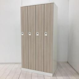 【5月８日入荷予定】【空間になじむ木目調！上質オフィスをつくる収納！】■オカムラ（okamura）製　レスピアシリーズ　4人用ロッカー　更衣用ロッカー　W900×D515H1790㎜　■ダイヤル錠　■木目調