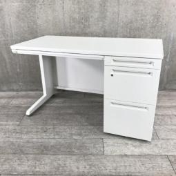 【5月８日入荷予定】【収納も充実！使い勝手の良い横幅1200㎜！定番のスタンダードデスク！】■オカムラ（okamura）製　アドバンス（ADVANCE）シリーズ　片袖机　W1200×D700㎜　配線カバー有　■シリンダー錠　■ネオホワイト