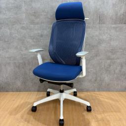 オカムラ製の大人気オフィスチェア【シルフィー/ブルー色/ホワイトフレーム/可動肘付き仕様/ヘッドレスト】が値下されました！　＊良品を格安で！「オフィスバスターズ福岡南店」は、福岡を拠点として、全国へ中古オフィス用品・オフィス家具を提供しております。