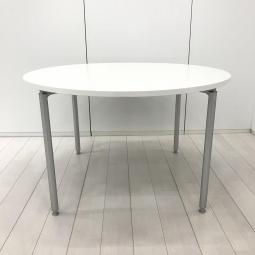 【在庫入替セール品！（本在庫限定価格）】【会議用としても！休憩室用としても！ちょっとした作業テーブルとしても人気の高い万能な丸テーブルが入荷！】■イトーキ(ITOKI)製　丸テーブル　会議用　リフレッシュスペース　W1200㎜　■4本脚：シルバー　■ホワイト　【弊社使用欄：A01048300】【HU】