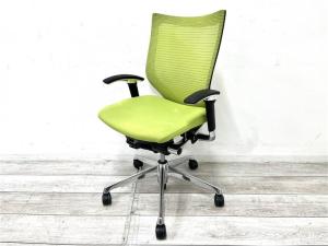 【定価約16万円】【国産メッシュチェアの代表格！オフィスの執務室、会議室におすすめ！】■オカムラ(okamura)製　バロン(Baron)チェア　肘付　ローバック　背面メッシュ　■可動肘　■グリーン【HIT】