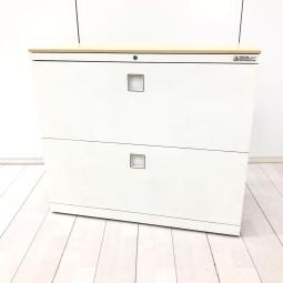 【578378】【奥行400㎜】【窓下の空間にもピッタリ！ナチュラル木目調天板付きのキャビネット！】■オカムラ(okamura)製　レクトライン(Rectline)シリーズ　2段ラテラル　ローキャビネット　H780㎜　■シリンダー錠　■ホワイト/天板：ナチュラル木目調
