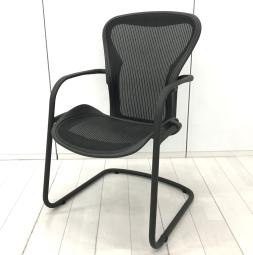 【5月7日入荷】【ゆったりとした雰囲気のラウンジ空間にもフィット！】 ■HermanMiller/ハーマンミラー　アーロンチェア　サイドチェア　肘付　カンチレバー脚　■ミーティングチェア　ゲストチェア　カフェ　ロビー　ビンテージ　アーロンサイドチェア【ABW】※キズありのためお安く！