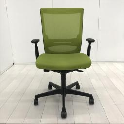 【5月11日入荷】【人間工学に基づいた確かな座り心地！】■オカムラ　エスクードメッシュチェア　可動肘付　イエローグリーン(背面メッシュ)　ランバーサポート付　■長時間のデスクワークにもオススメ！OKAMURA　ESCUDO】