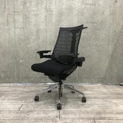 【在庫入れ替え】■イトーキ（ITOKI）　アクトチェア（Act）　肘付ハイバック　■ブラック　■背面：エストラマーバック　■可動肘　■ランバーサポート付き　■ハンガー付き【座る姿勢や身体の動きにフレキシブルに対応！立体型可動アームが特徴のハイクラスチェア！】【T5】