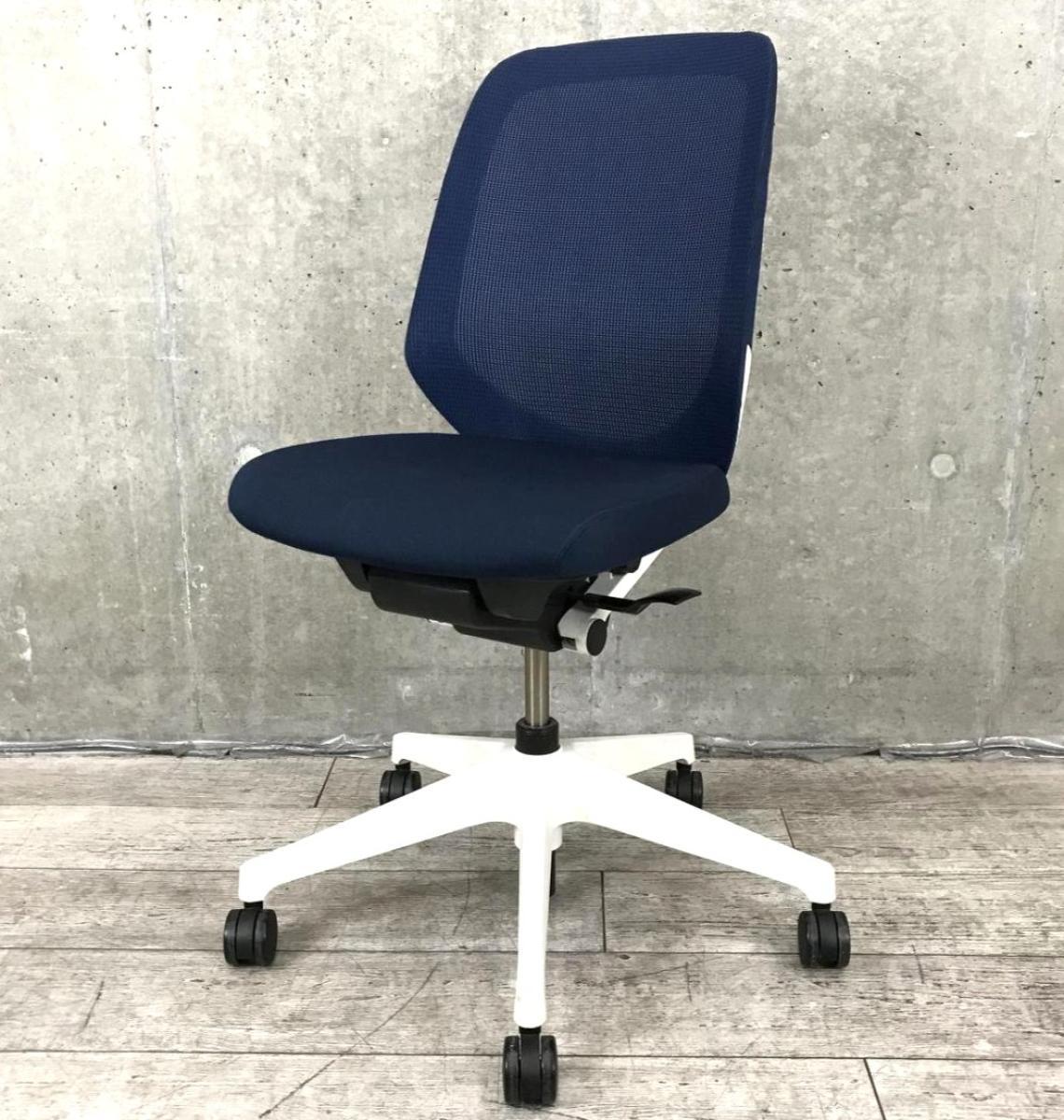 【在庫入替セール品！】オシャレなデザインに快適な座り心地！主張が少なくさまざなオフィス環境にフィットいたします！
■イトーキ/ノートチェア（nort）/ネイビーブルー×ホワイトフレーム
                        ノート
                                    中古
            