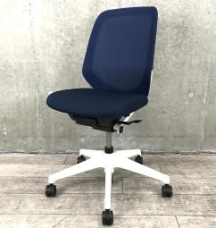 【在庫入替セール品！】オシャレなデザインに快適な座り心地！主張が少なくさまざなオフィス環境にフィットいたします！
■イトーキ/ノートチェア（nort）/ネイビーブルー×ホワイトフレーム