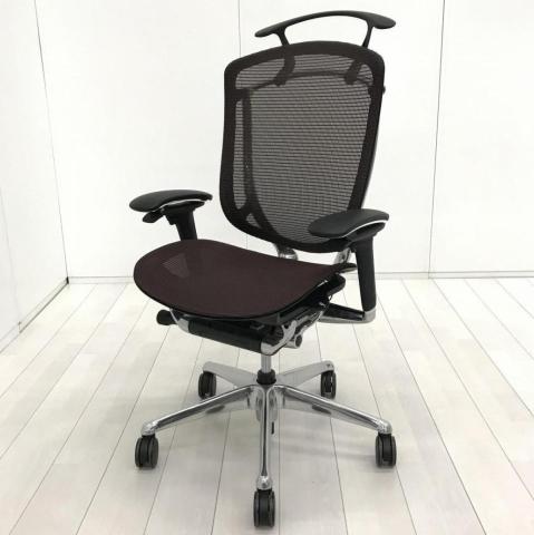 【最上位機種にふさわしい上質な座り心地！世界クラスの強度と進化した座り心地！
■オカムラ/コンテッサセコンダチェア（Contessa Seconda）/ダークブラウン　可動肘付　　ハンガー付　背・座面メッシュ　ハンガー付き