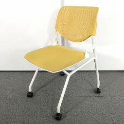 【在庫セール品・5脚限定】【T5】■オカムラ(okamura)製　ルナチェア　ネスティングチェア　ミーティングチェア　■イエロー　■背ヌードメッシュ　■キャスター付【シンプルなデザインで使いやすい！重ねて収納可能なネスティングチェア！会議室、共有スペースなどに！】
