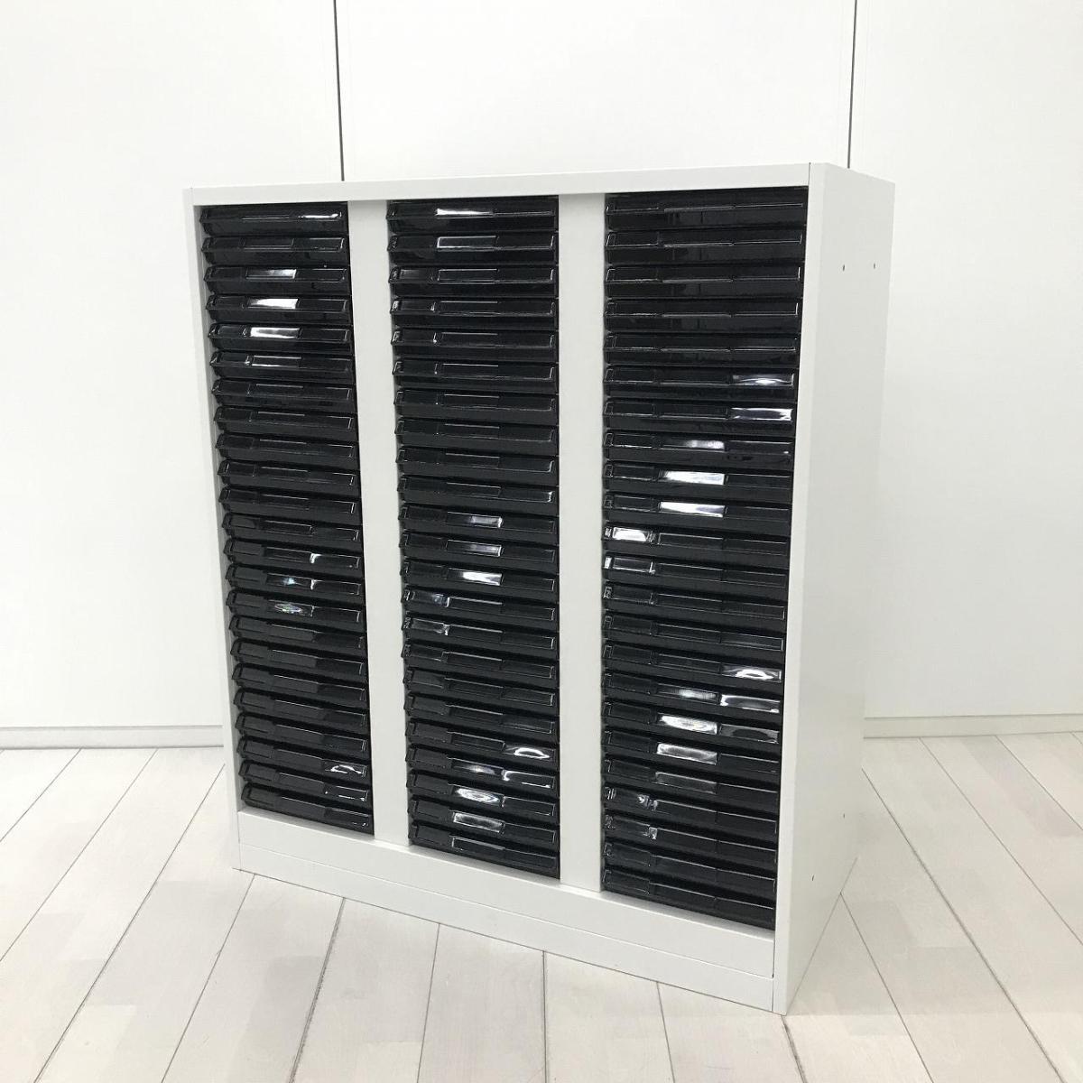 【大量書類を、一目で管理！業務効率を高める内田洋行の定番！】■内田洋行（UCHIDA）製　HSシリーズ　浅型3列×23段　A4対応　■ホワイト　【弊社使用欄：A01073151】
                        HSシリーズ
                                    中古
            